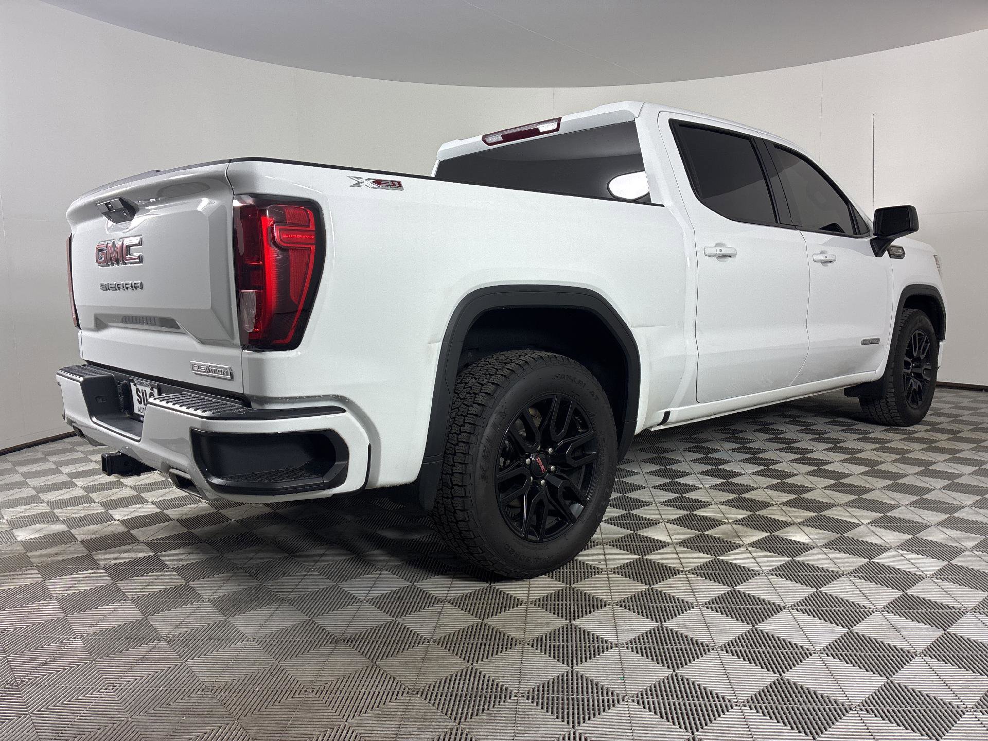 Used 2020 GMC Sierra 1500 Elevation w/ Elevation Value Package image 8
