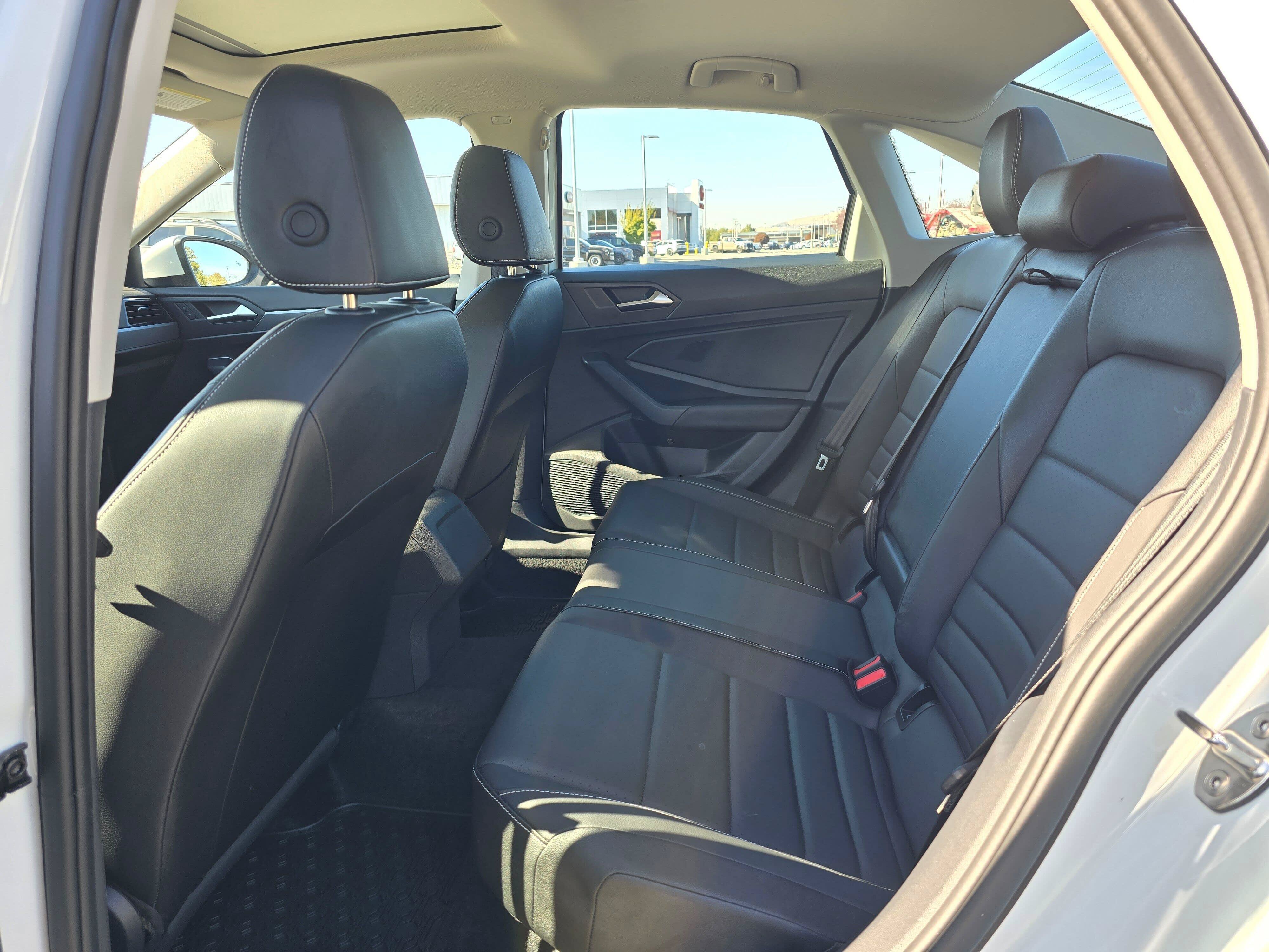 Used 2024 Volkswagen Jetta SE w/ Panoramic Sunroof Package FWD image 16