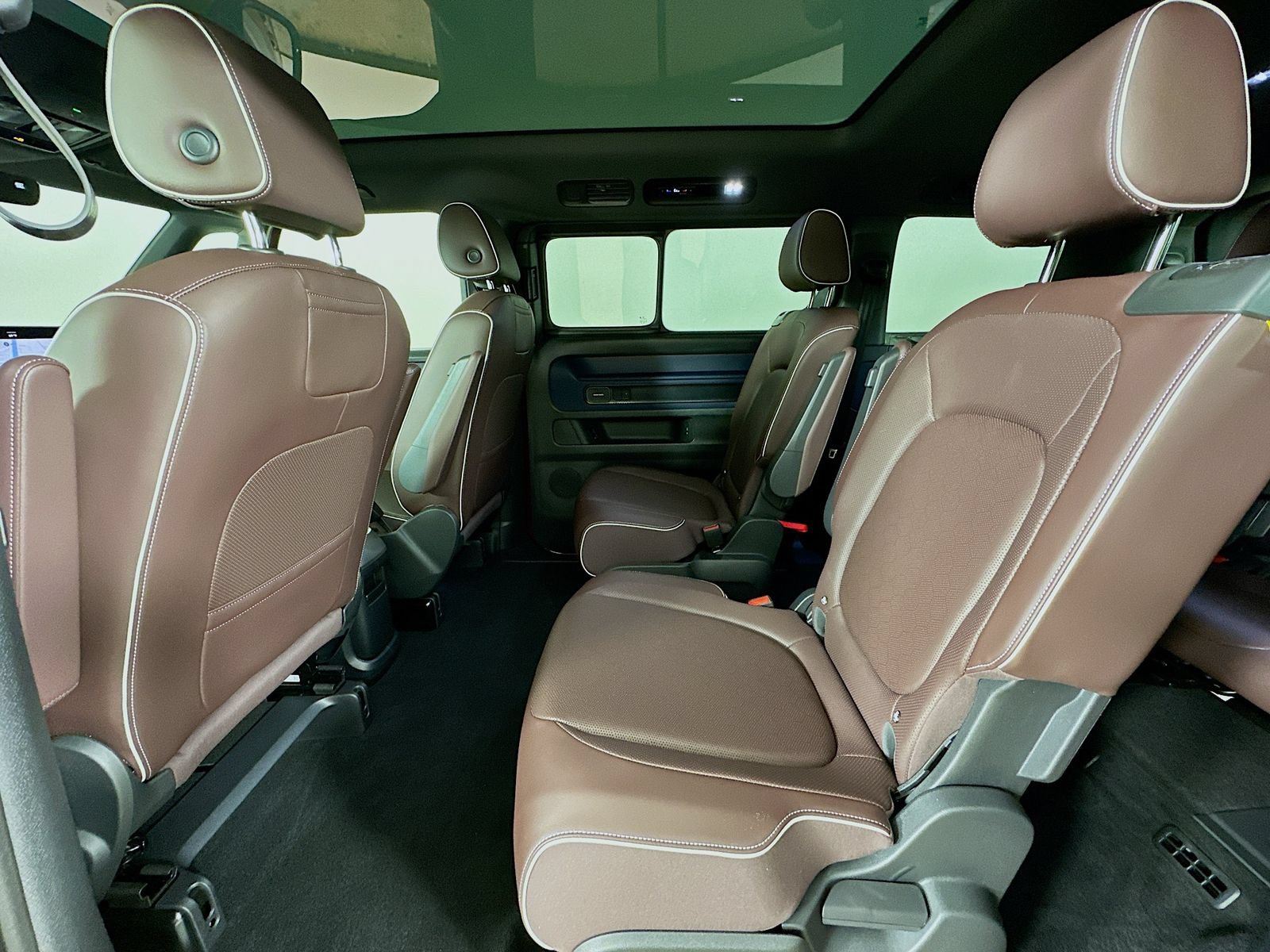 New 2025 Volkswagen ID. Buzz Pro S Plus AWD/4WD image 35