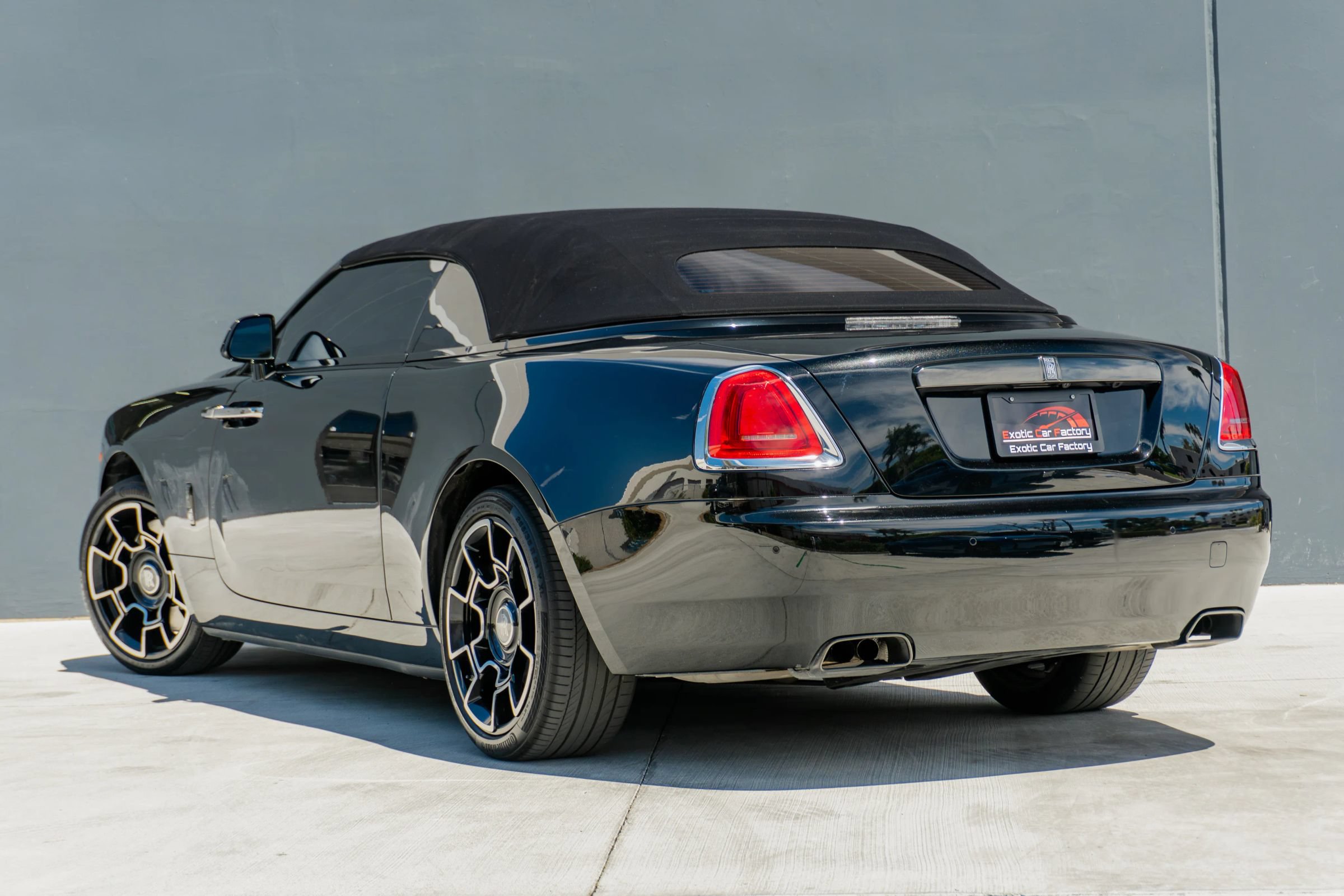 Used 2018 Rolls-Royce Dawn RWD image 11