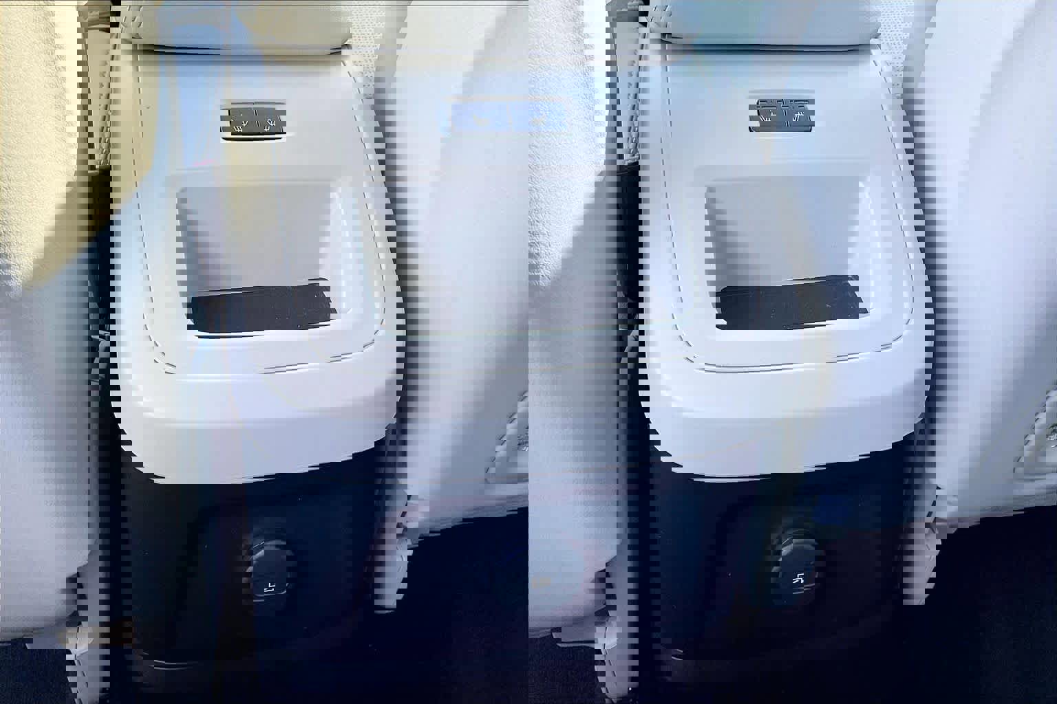 Used 2023 Volvo XC60 T8 Ultimate w/ Climate Package image 38