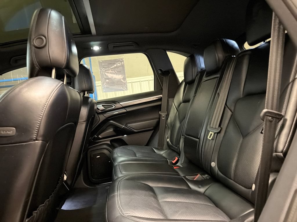 Used 2018 Porsche Cayenne Platinum Edition AWD/4WD image 33