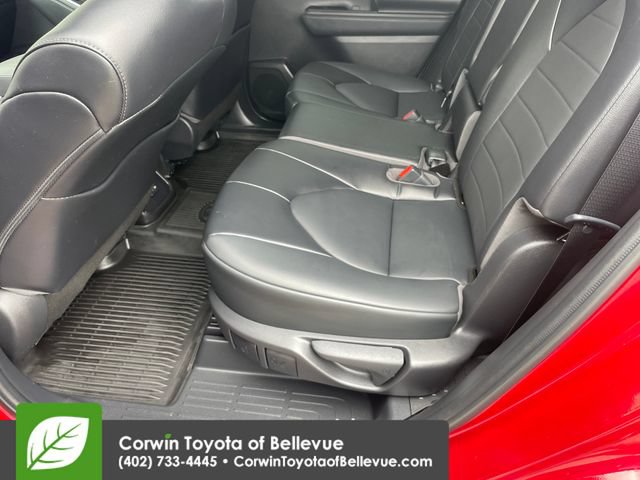 Used 2022 Toyota Highlander XLE AWD/4WD image 39