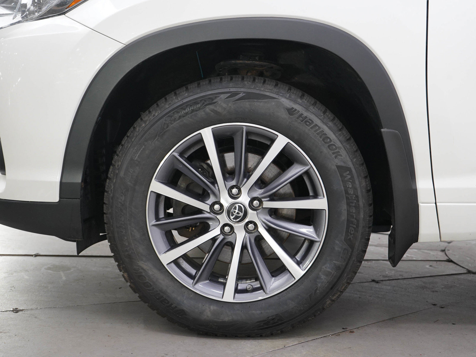 Used 2018 Toyota Highlander XLE AWD/4WD image 29