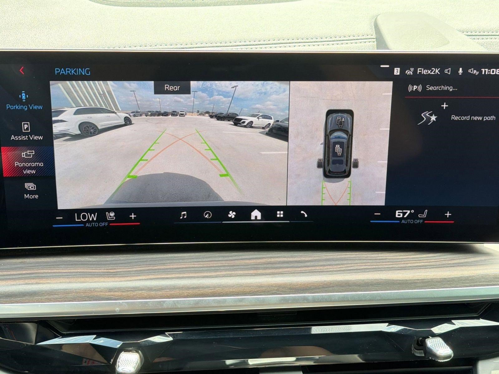 Used 2025 BMW X7 M60i AWD/4WD image 25