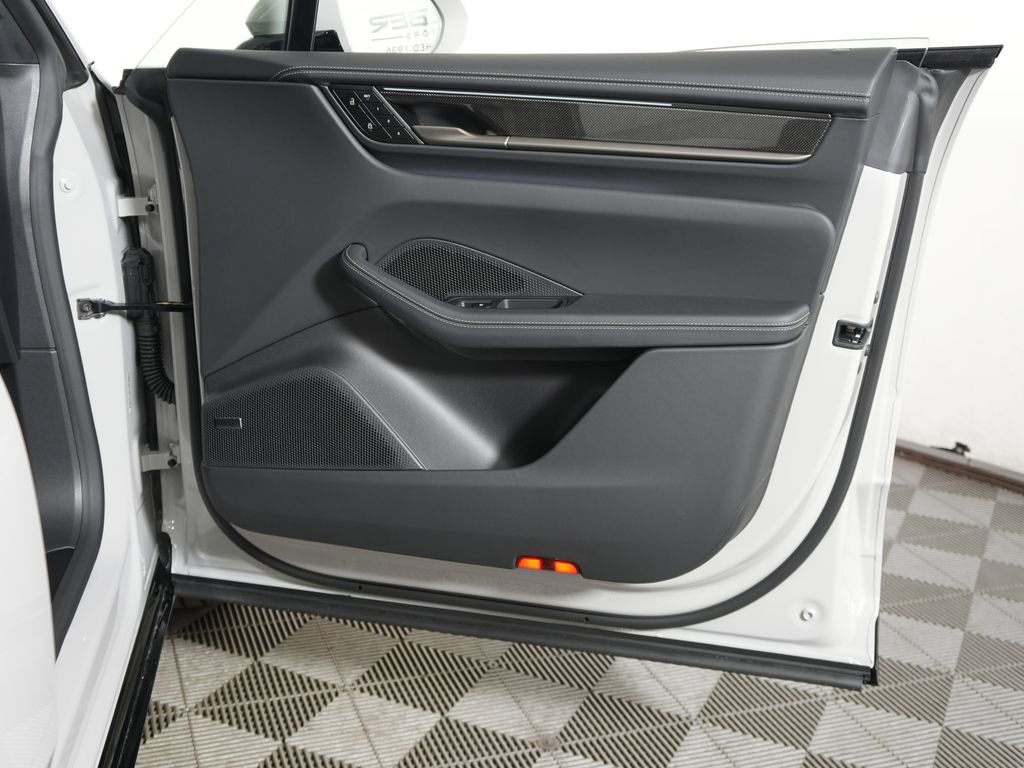 New 2026 Porsche Macan Turbo Electric image 38