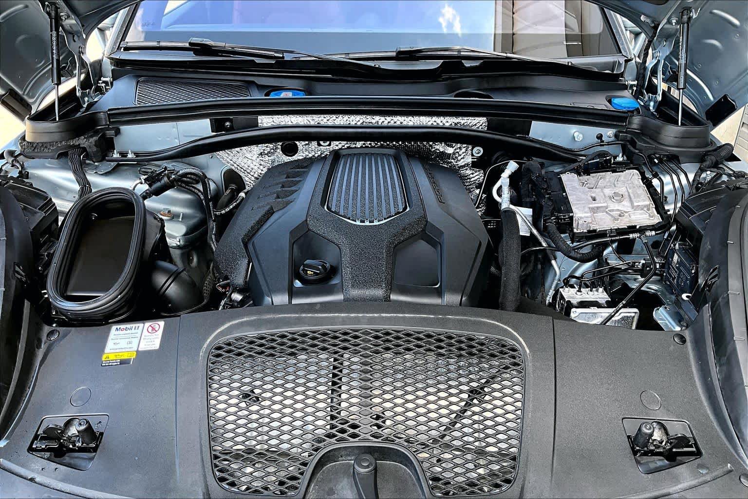 Used 2022 Porsche Macan image 32