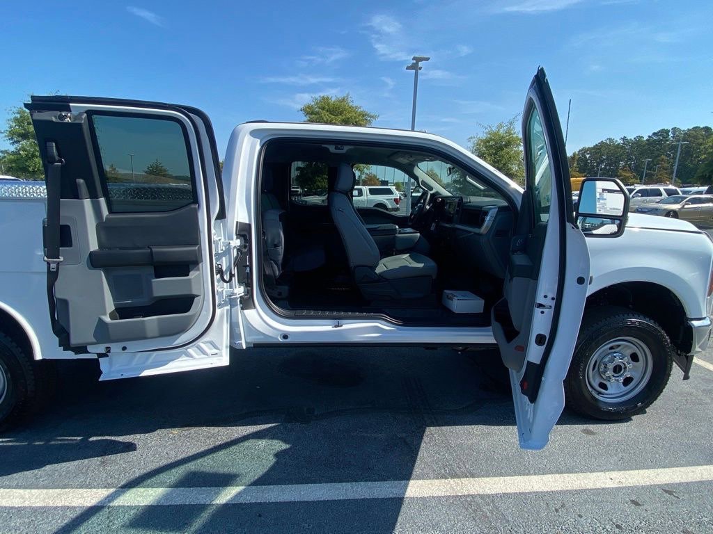 New 2026 Ford F350 XL w/ XL Chrome Package AWD/4WD image 16