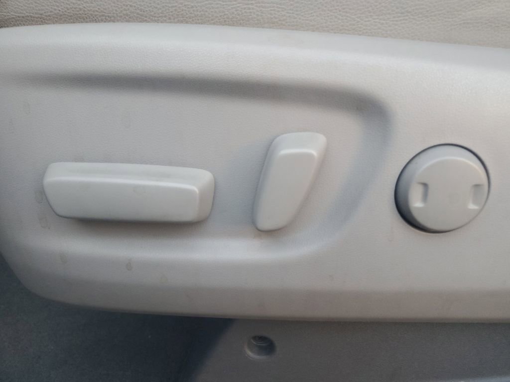 Used 2019 Toyota Sienna XLE image 21