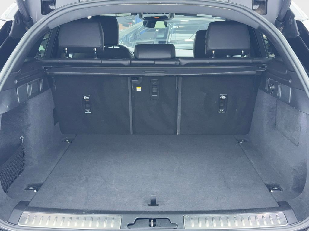 Used 2025 Land Rover Range Rover Velar Dynamic SE image 12