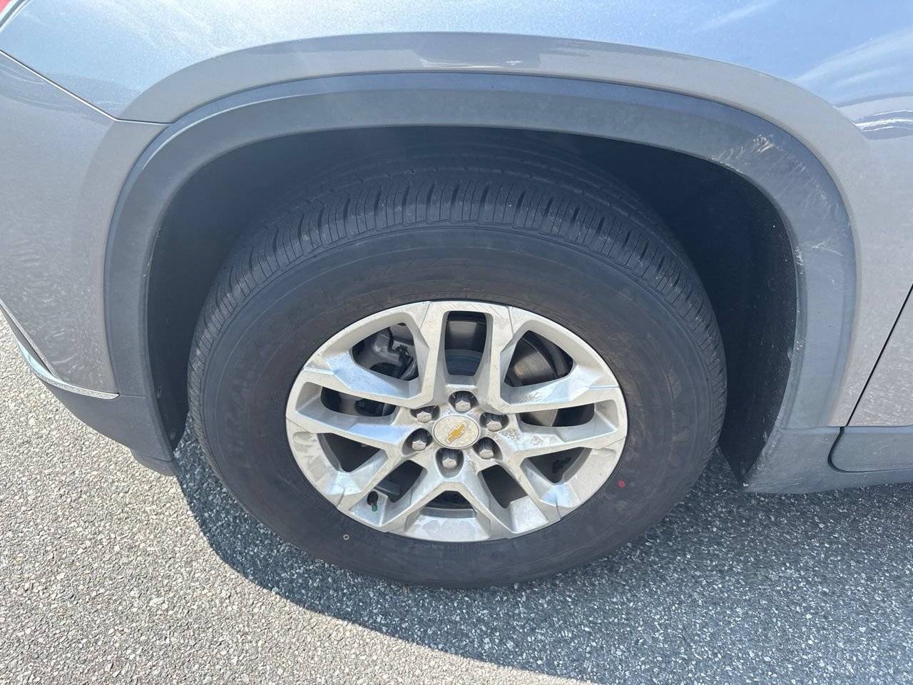 Used 2021 Chevrolet Traverse LT FWD image 11