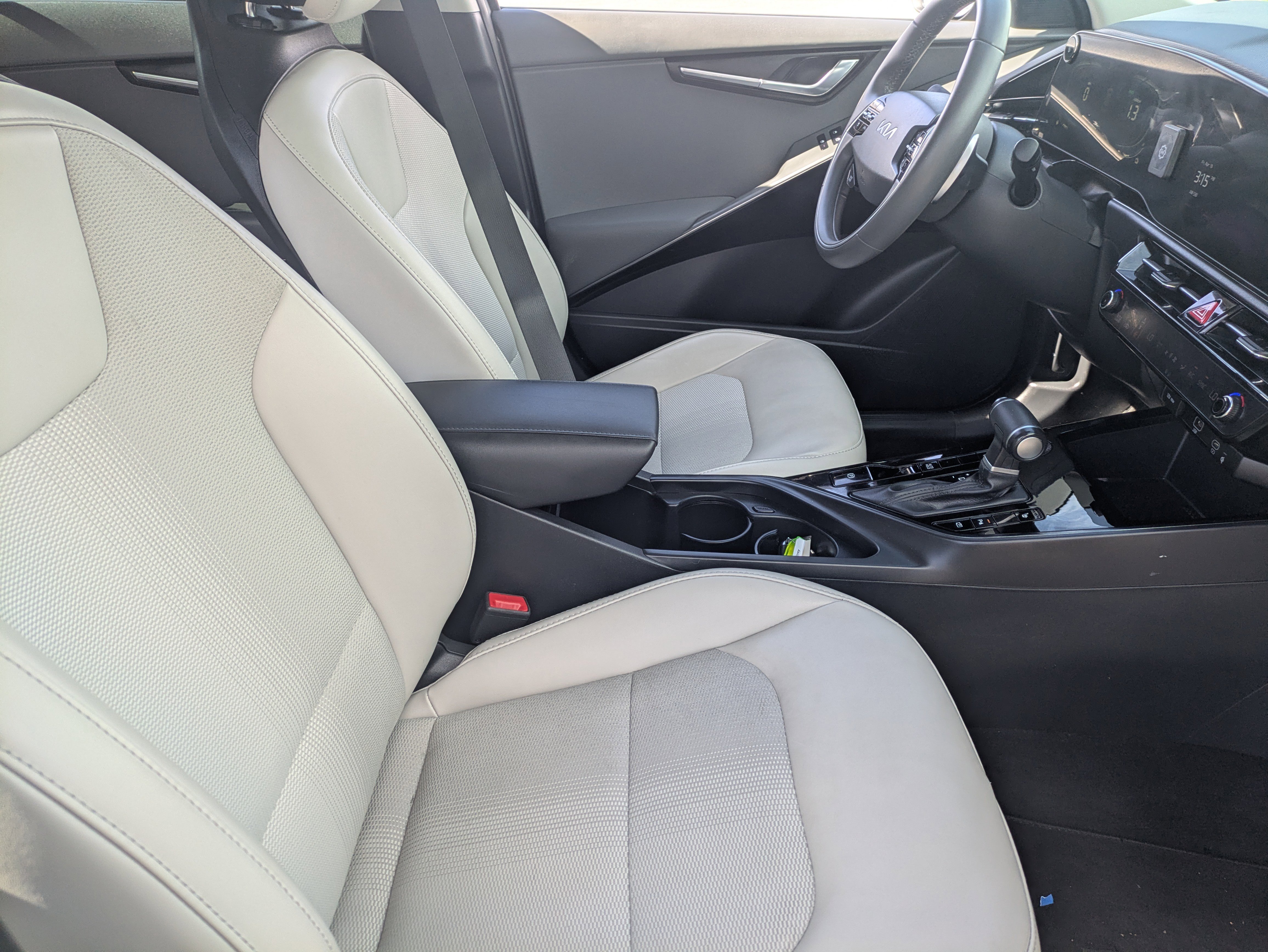 Certified 2023 Kia Niro EX image 12