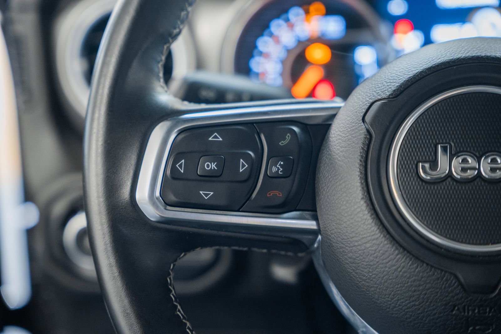 Used 2018 Jeep Wrangler Unlimited Sahara image 33