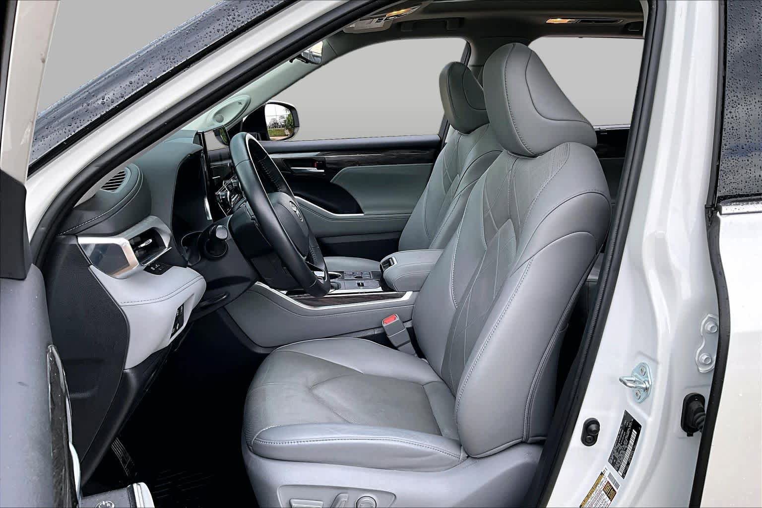 Used 2023 Toyota Highlander Platinum FWD image 8