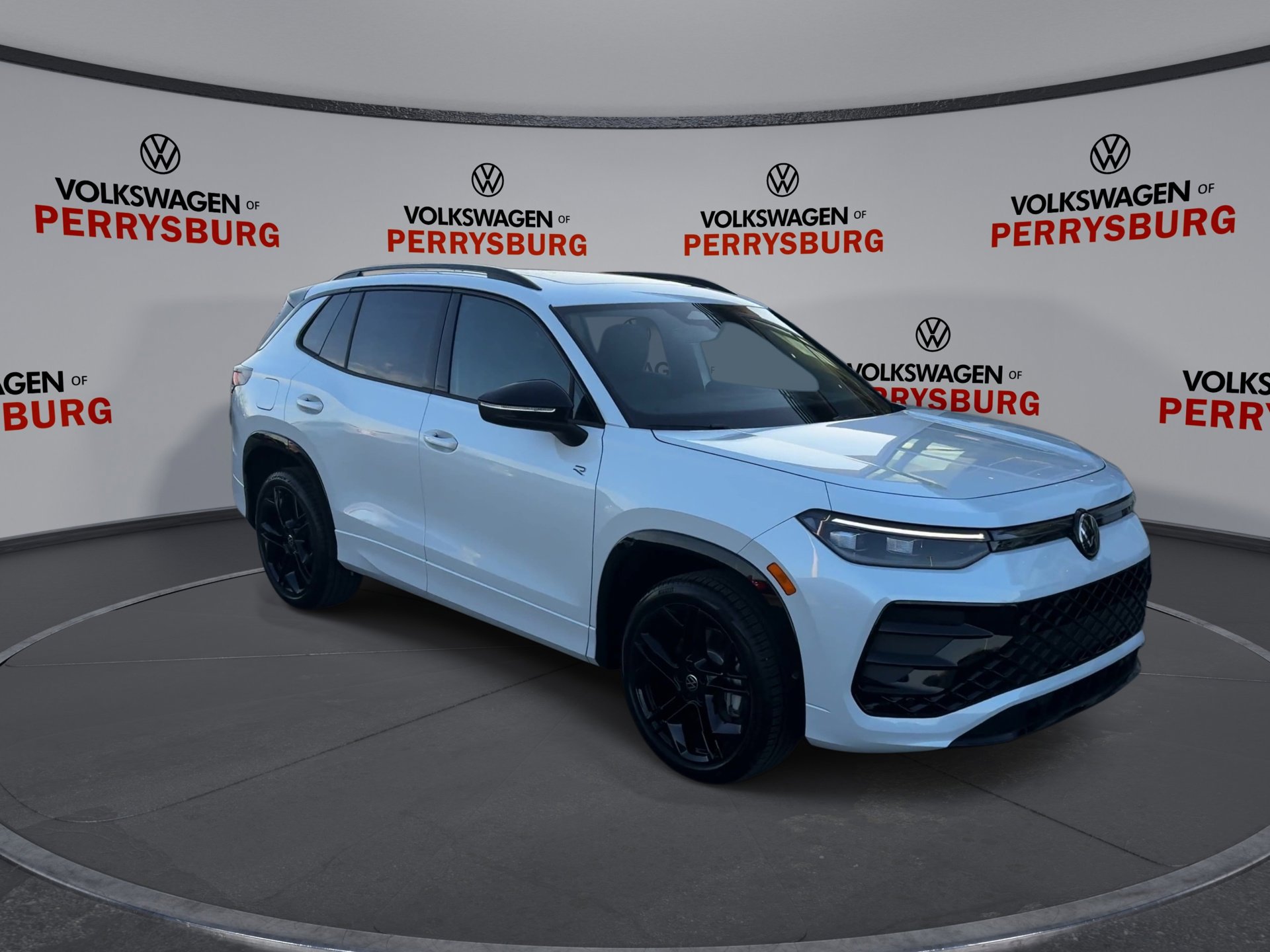 New 2026 Volkswagen Tiguan SE R-Line image 2