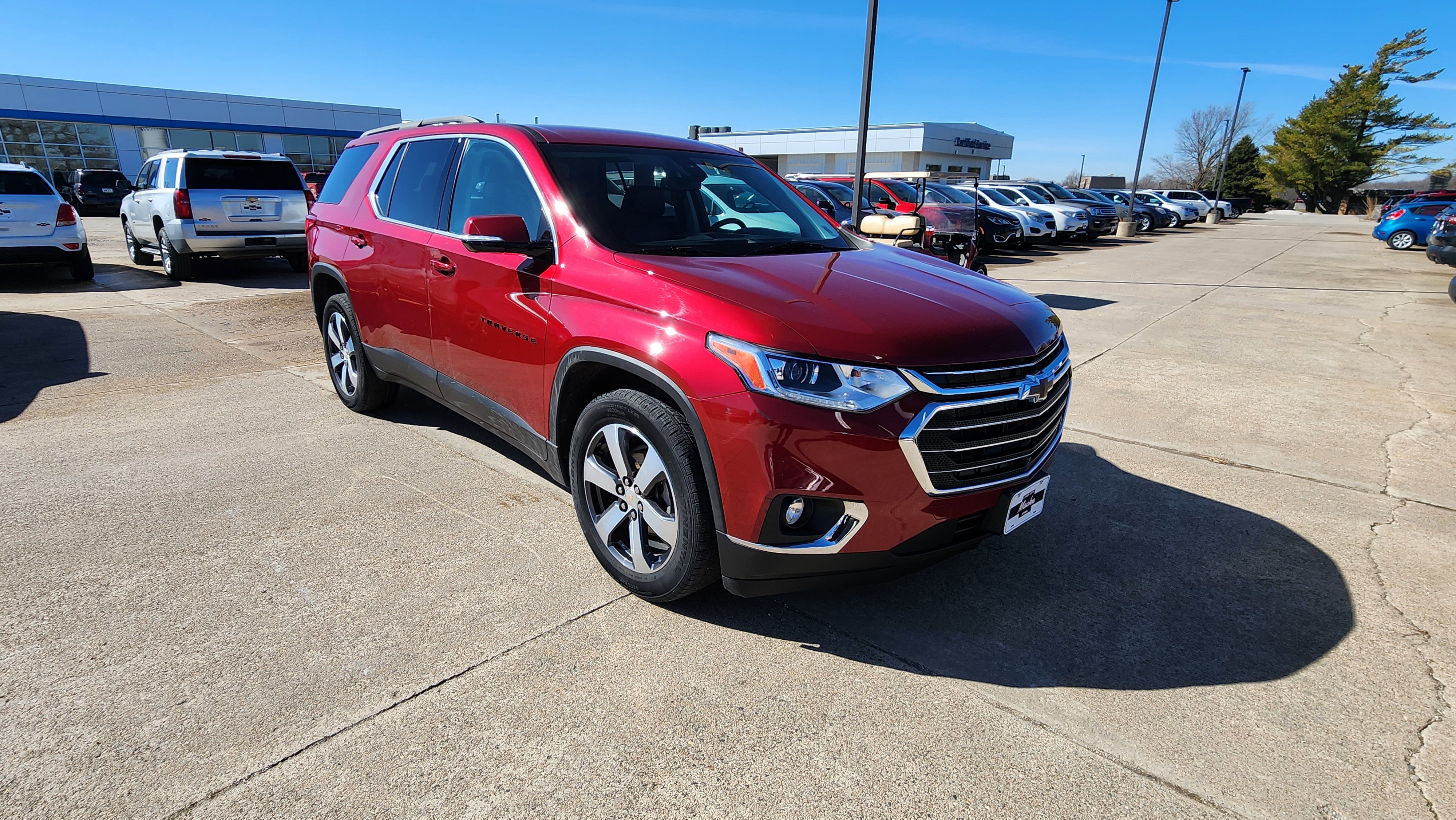 Used 2020 Chevrolet Traverse LT w/ LT Premium Package image 3