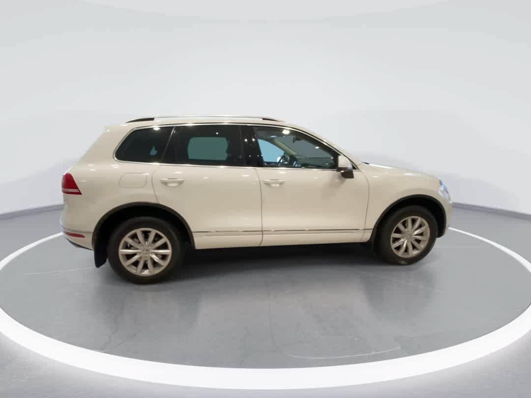 Used 2016 Volkswagen Touareg Sport AWD/4WD image 9