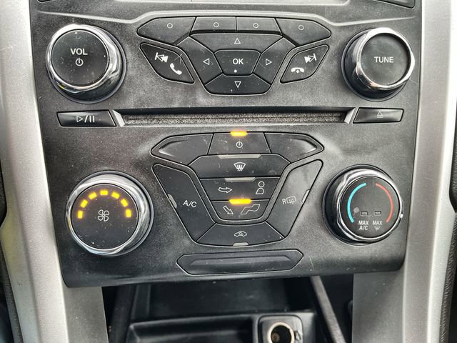 Used 2016 Ford Fusion SE w/ Equipment Group 201A FWD image 18