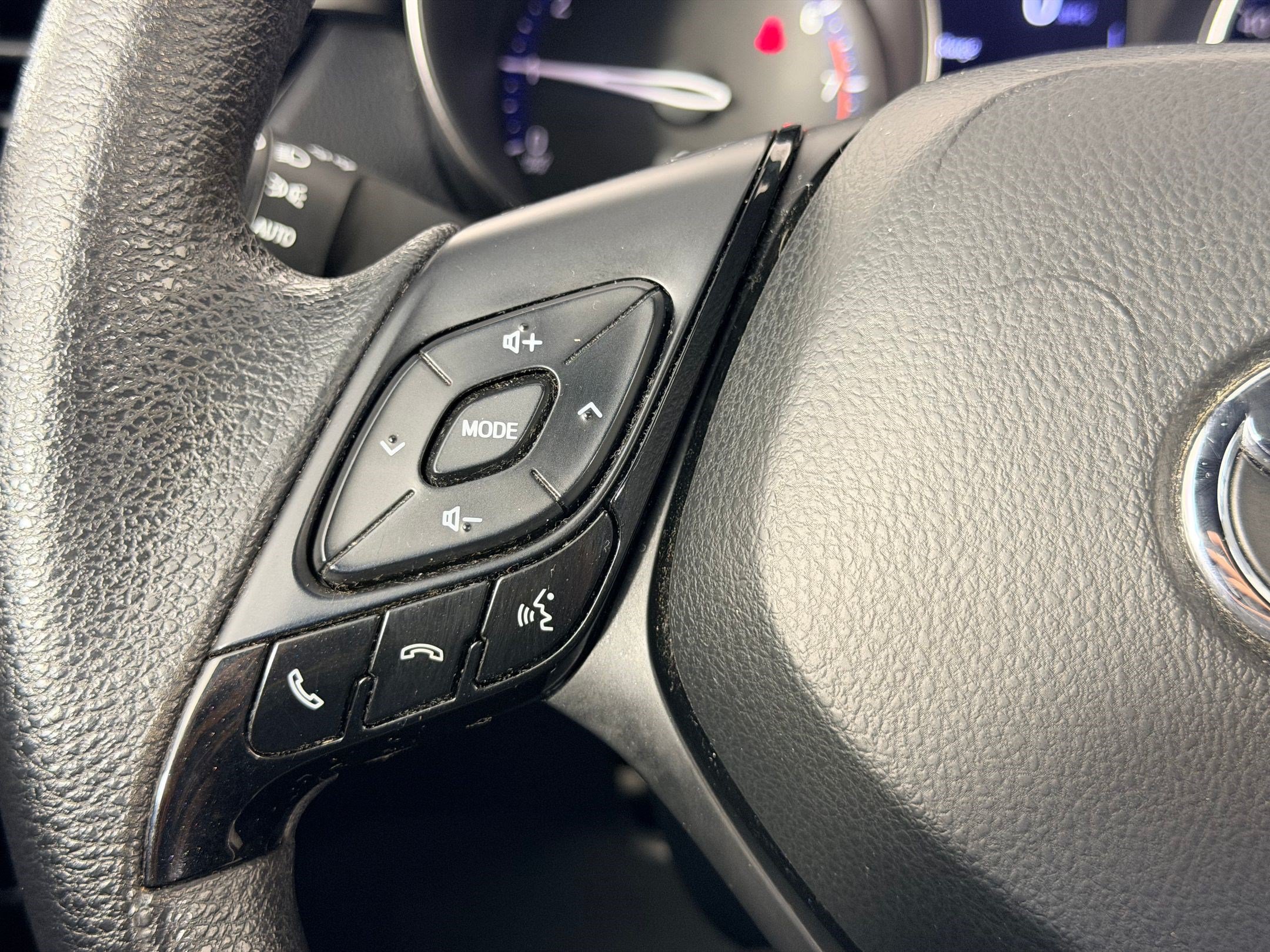 Used 2019 Toyota C-HR LE FWD image 14
