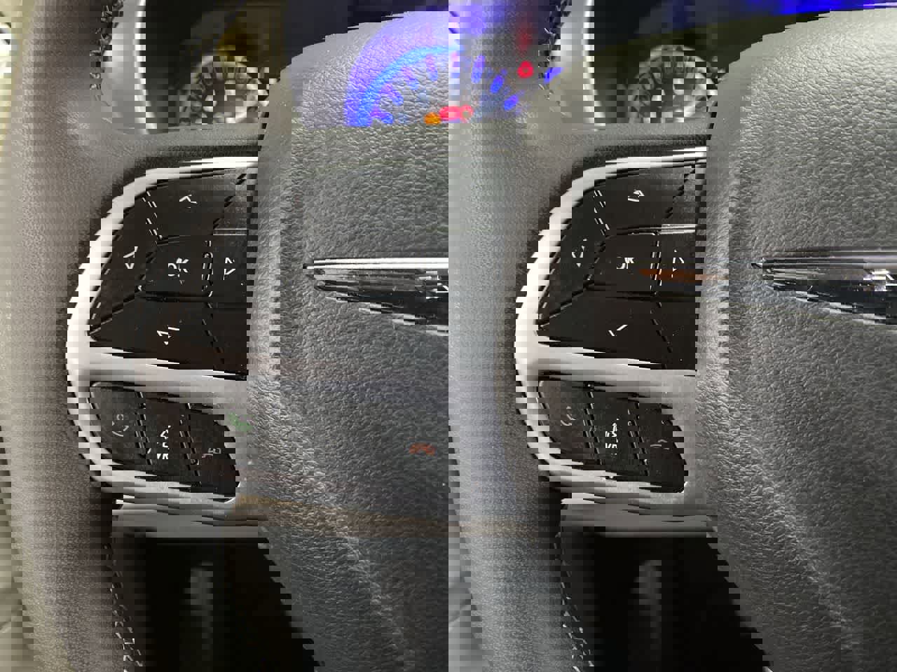 Used 2023 Chrysler Pacifica Touring-L image 19