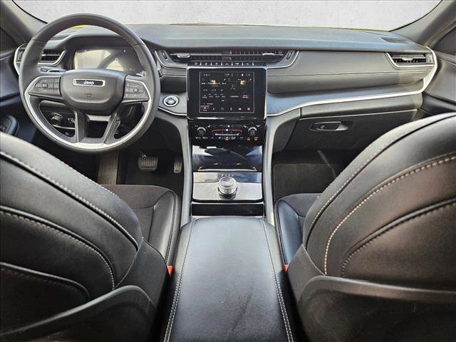 Used 2023 Jeep Grand Cherokee L Laredo image 16