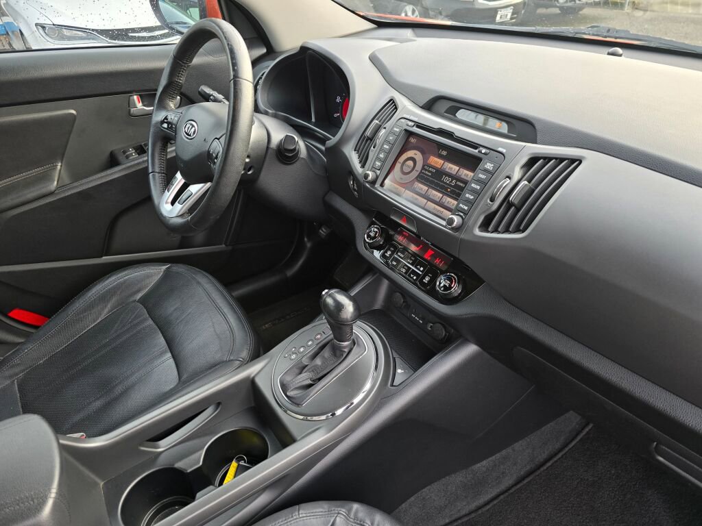 Used 2011 Kia Sportage SX w/ Premium Pkg w/Leather Seats image 10