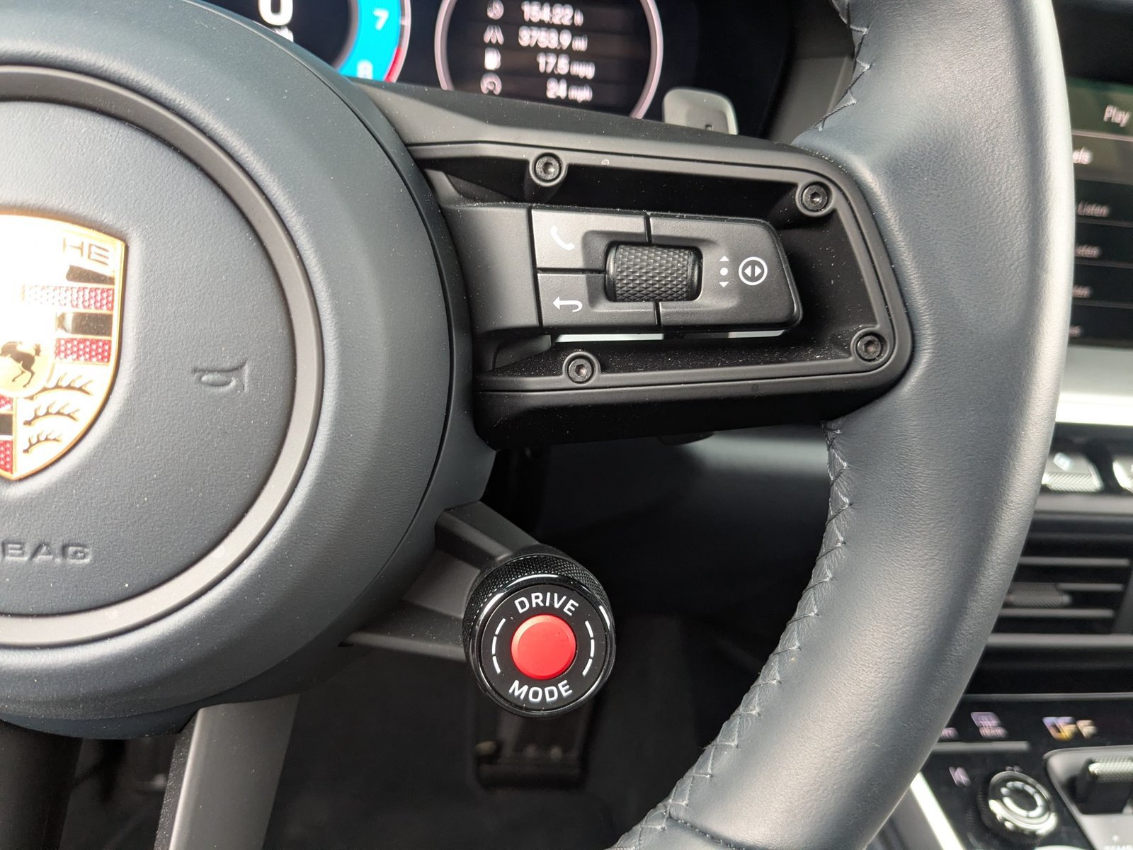 Certified 2025 Porsche 911 Carrera RWD image 19