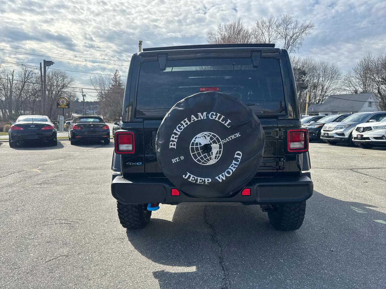 Used 2023 Jeep Wrangler Unlimited w/ Sun & Screen Package AWD/4WD image 11