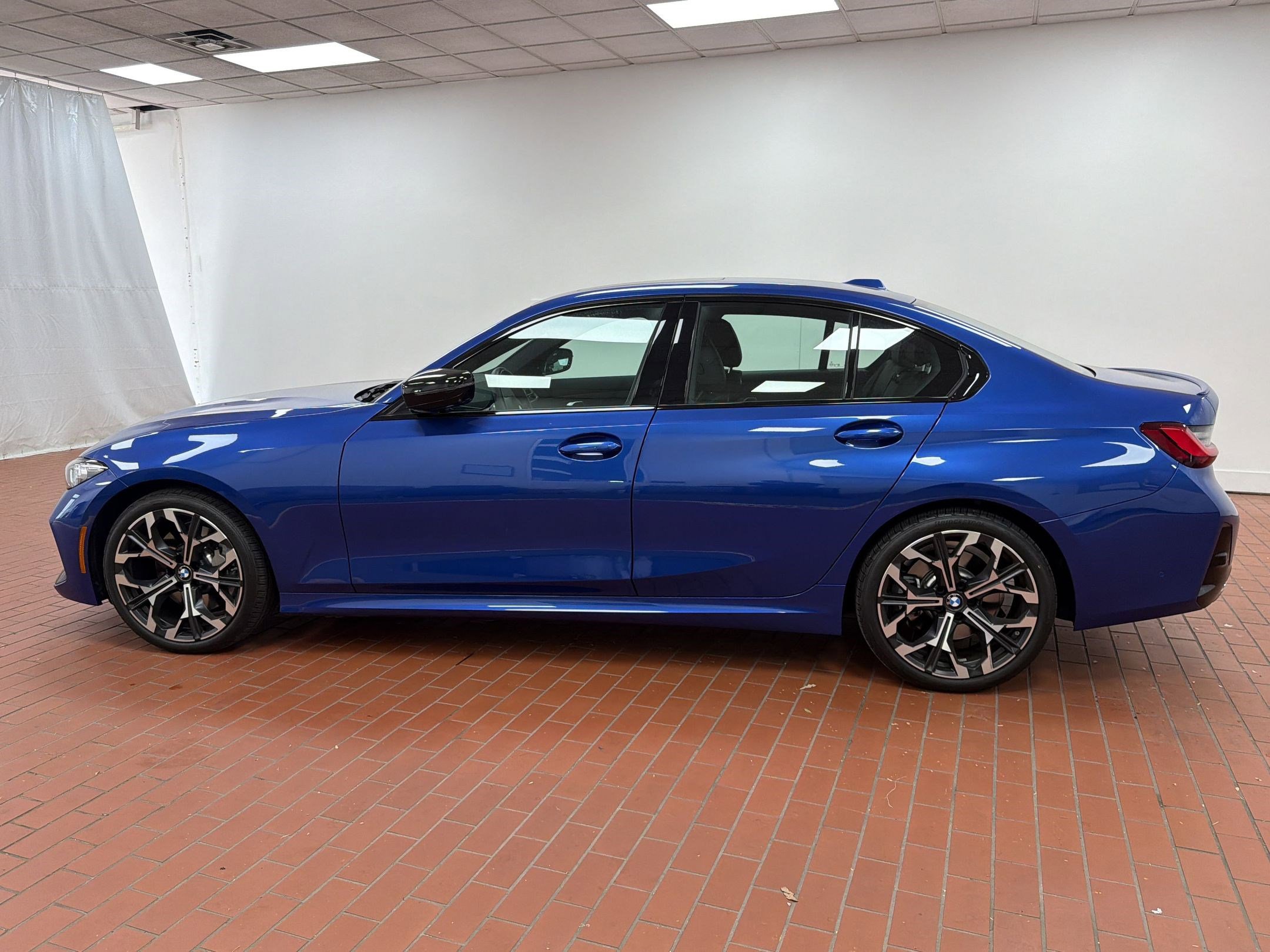 Used 2025 BMW 330i xDrive Sedan w/ M Sport Package AWD/4WD image 2