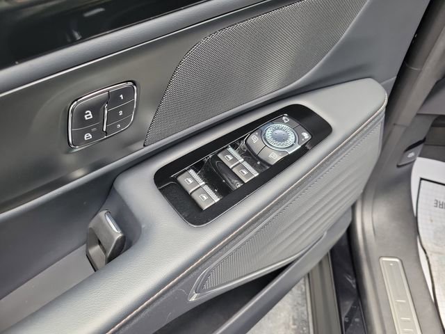 Used 2025 Lincoln Nautilus Premier w/ Jet Appearance Package AWD/4WD image 15