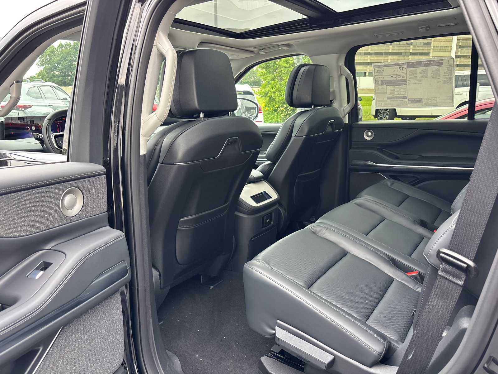 New 2026 Lincoln Navigator Reserve AWD/4WD image 27