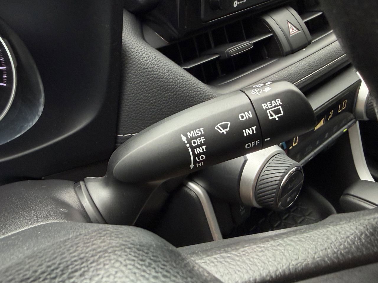 Used 2022 Toyota RAV4 LE AWD/4WD image 19