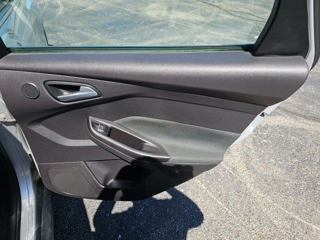 Used 2015 Ford Focus Titanium FWD image 17