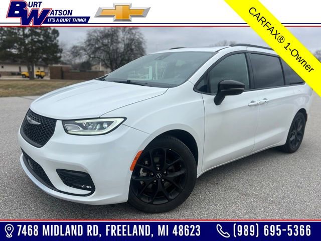 Used 2025 Chrysler Pacifica Limited image 1