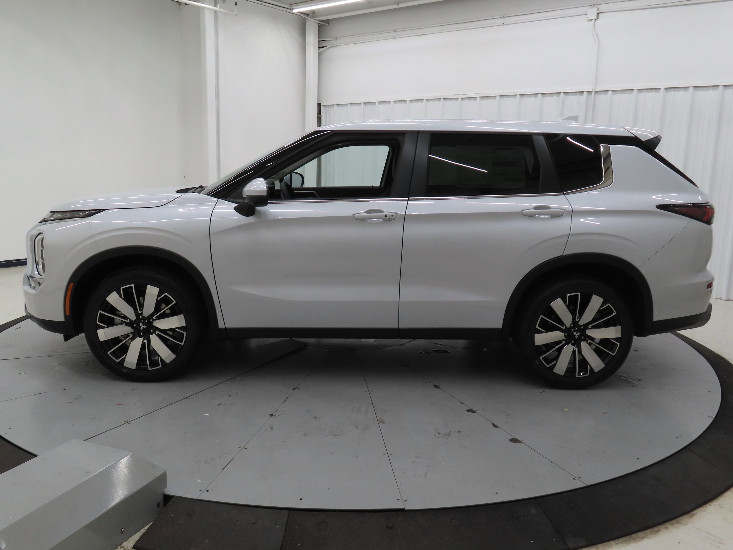 New 2026 Mitsubishi Outlander SE AWD/4WD image 6