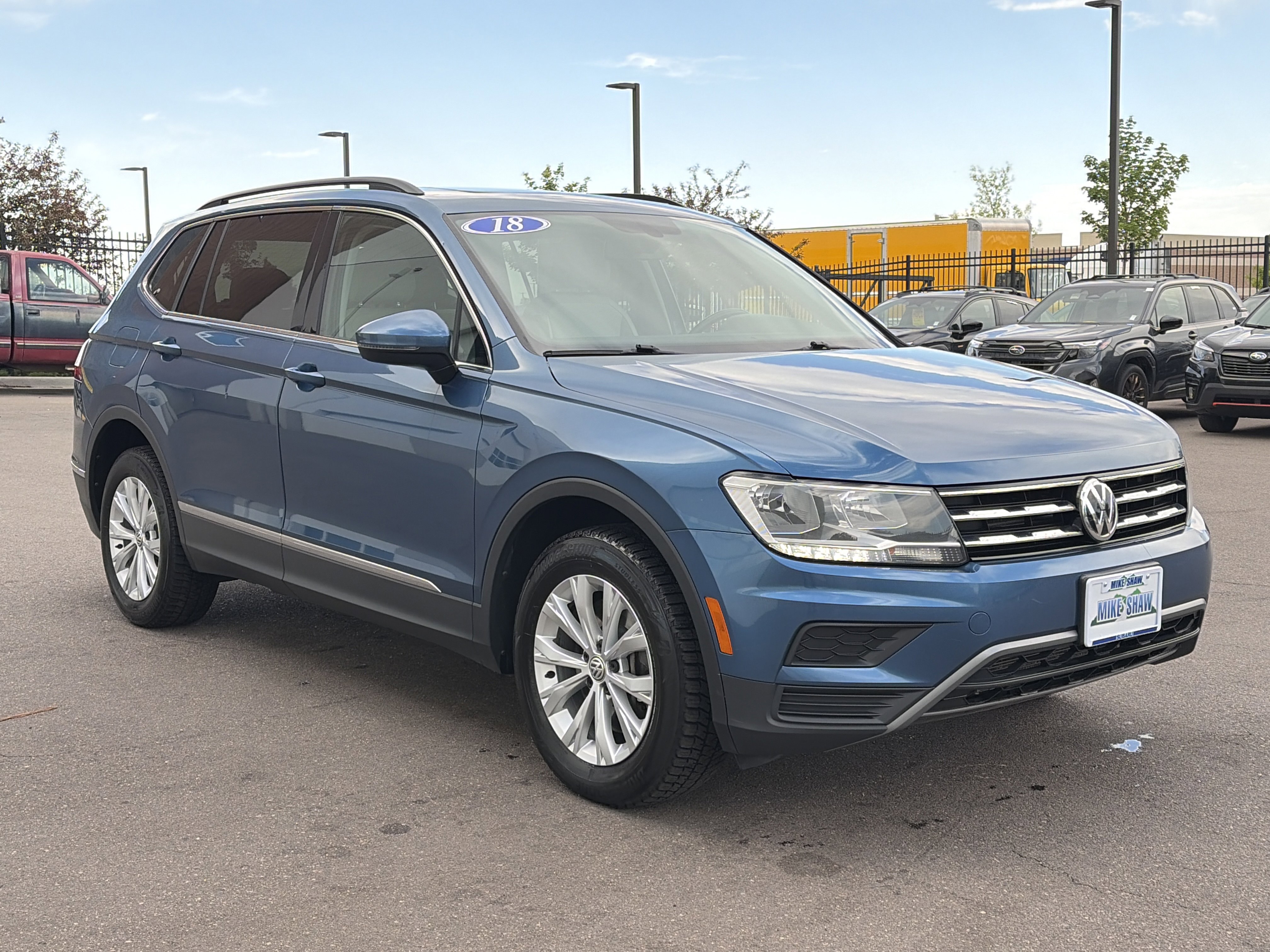 Used 2018 Volkswagen Tiguan SE w/ Panoramic Sunroof Package AWD/4WD image 3