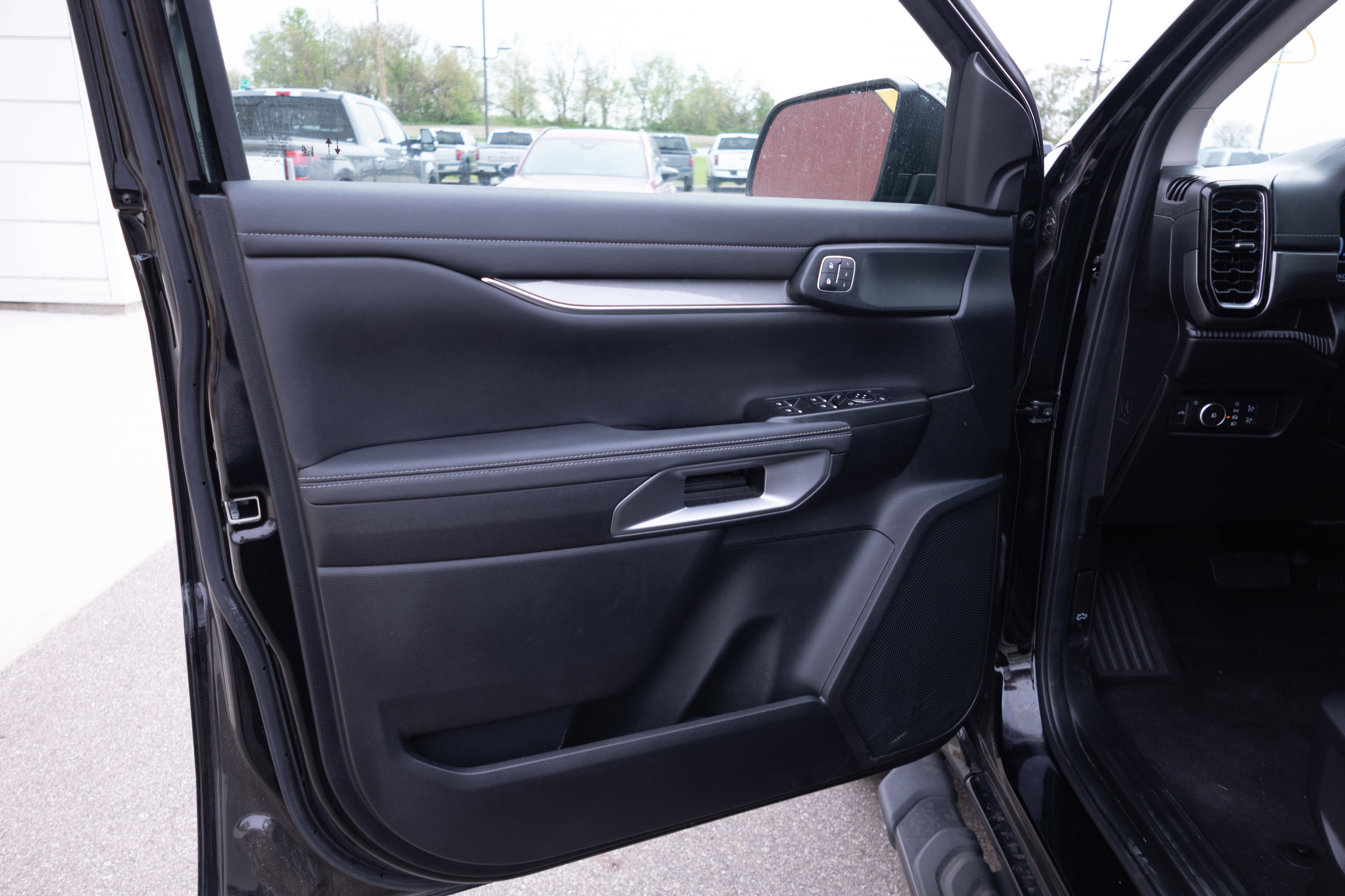 Used 2024 Ford Ranger Lariat w/ FX4 Off-Road Package AWD/4WD image 11