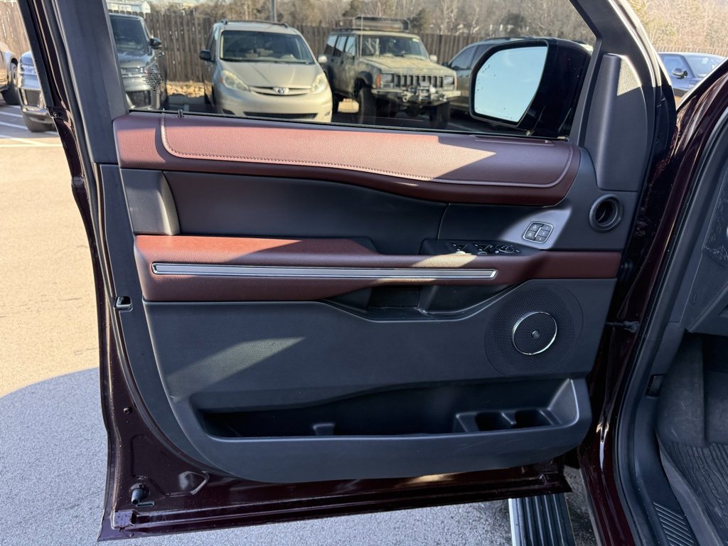 Used 2024 Ford Expedition Limited image 27