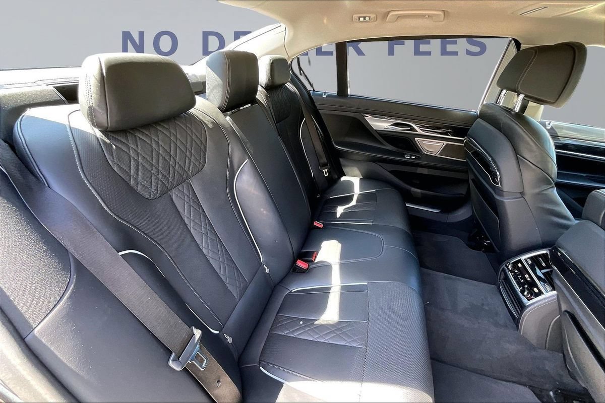 Used 2022 BMW 750i xDrive w/ Executive Package AWD/4WD image 25