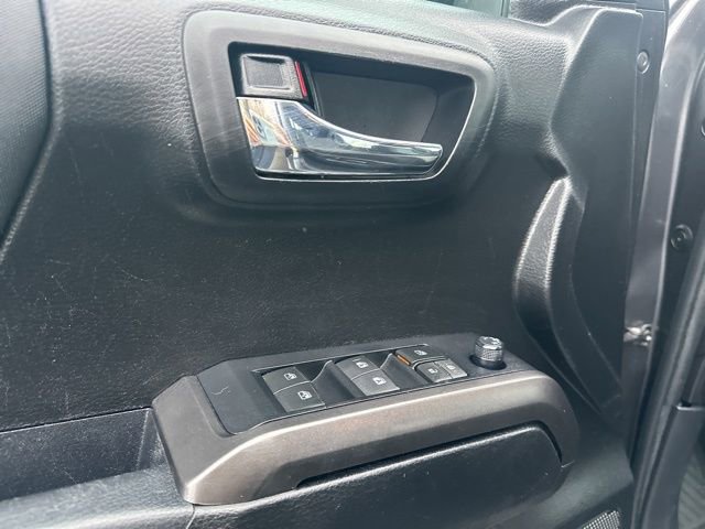 Used 2022 Toyota Tacoma TRD Off-Road w/ Technology Package image 25