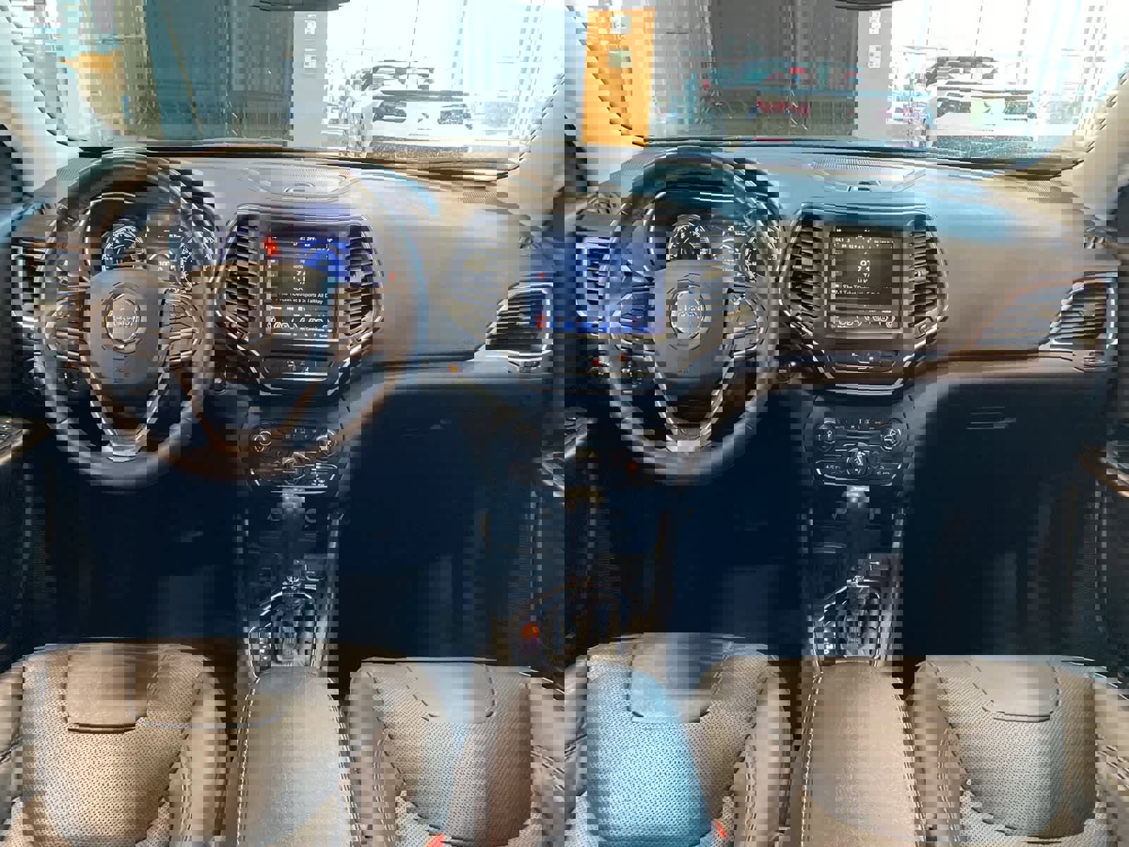 Used 2021 Jeep Cherokee Latitude Lux w/ Comfort/Convenience Group image 14