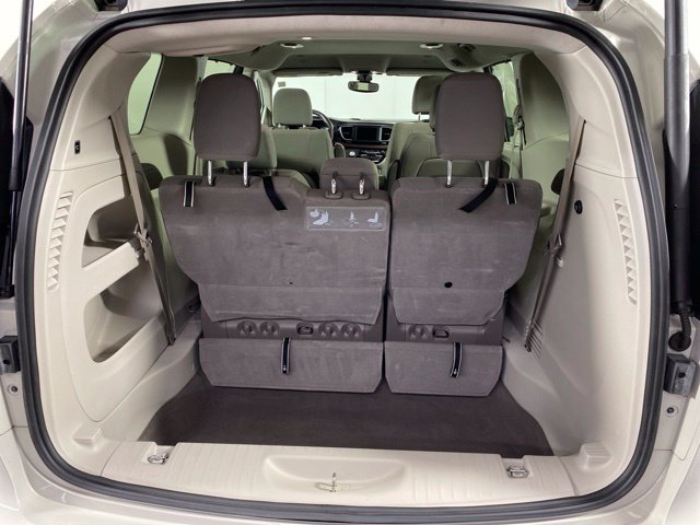 Used 2020 Chrysler Pacifica Touring w/ Cold Weather Group FWD image 35