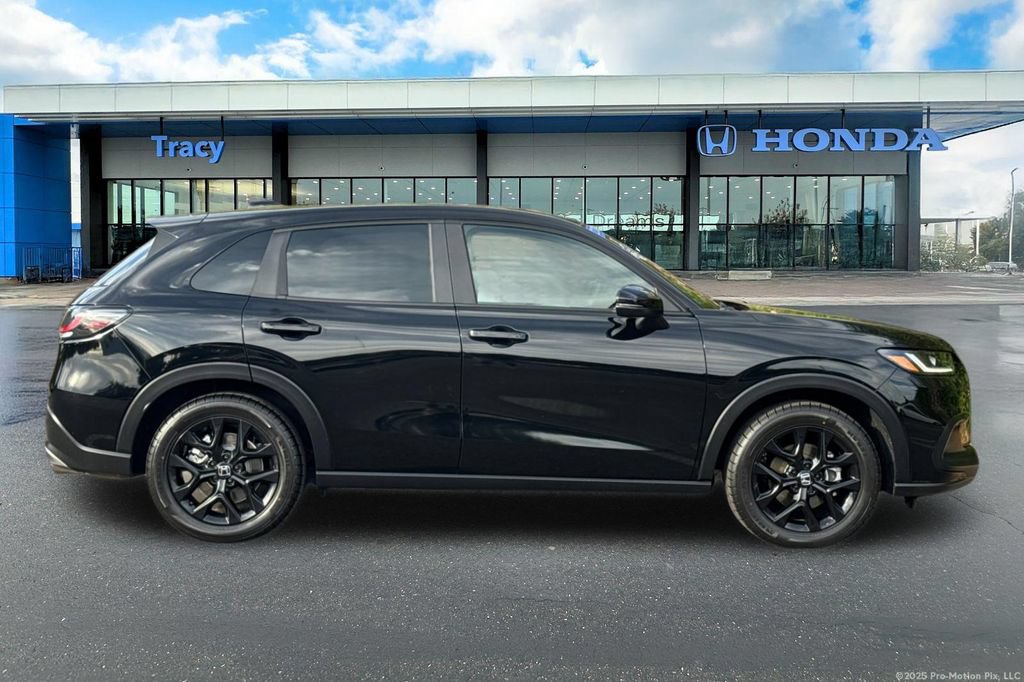 Certified 2025 Honda HR-V Sport image 4