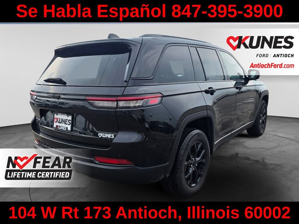 Used 2025 Jeep Grand Cherokee Altitude AWD/4WD image 10