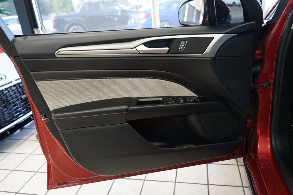 Used 2020 Ford Fusion SE w/ Equipment Group 151A image 23