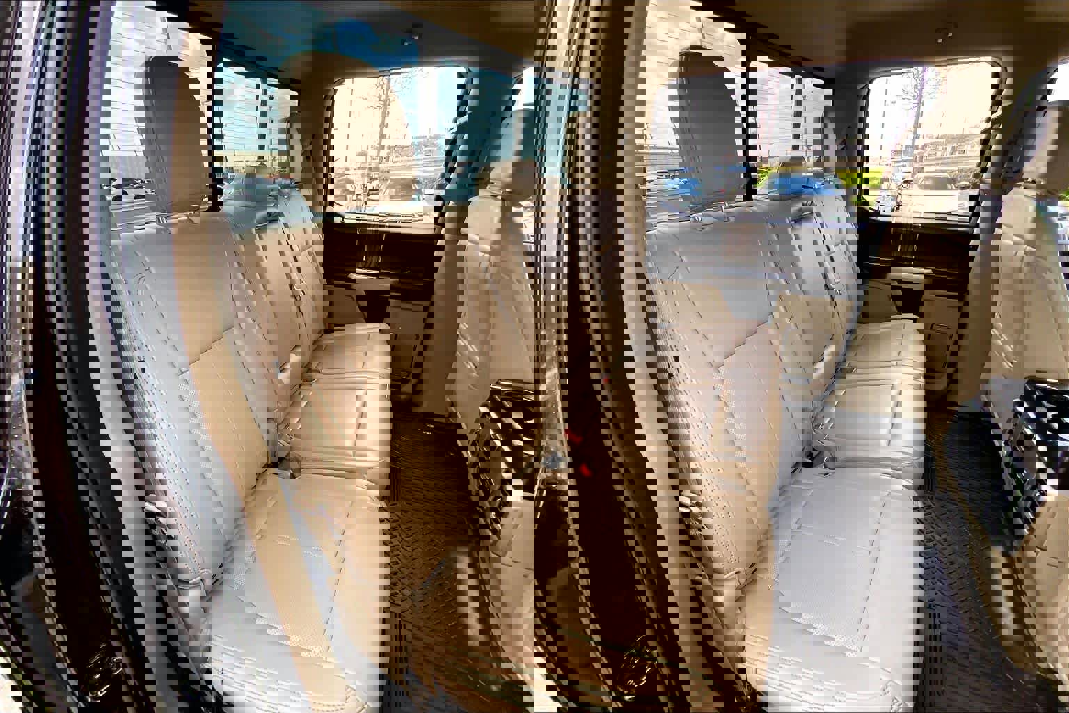 Used 2020 Ford F150 Lariat w/ Equipment Group 501A Mid image 17