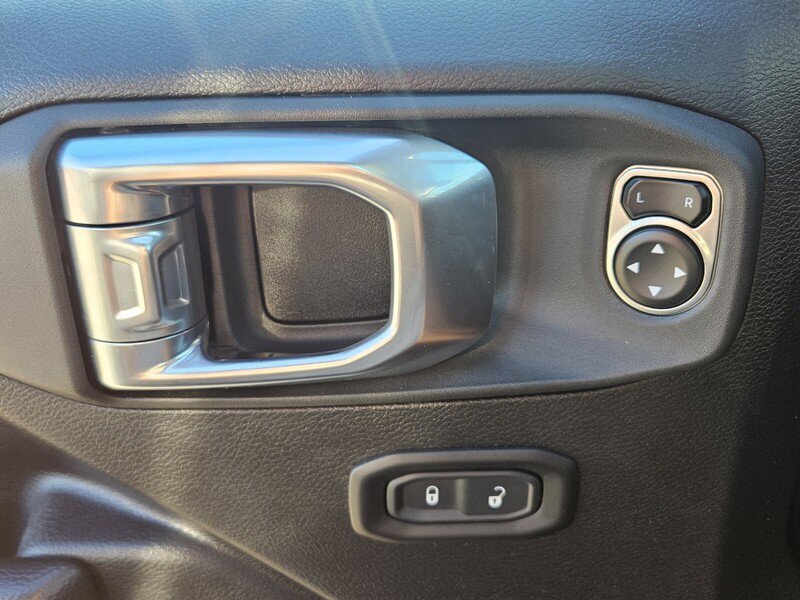 Used 2024 Jeep Wrangler Rubicon image 17
