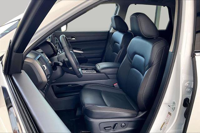 Certified 2025 Nissan Pathfinder SL FWD image 8