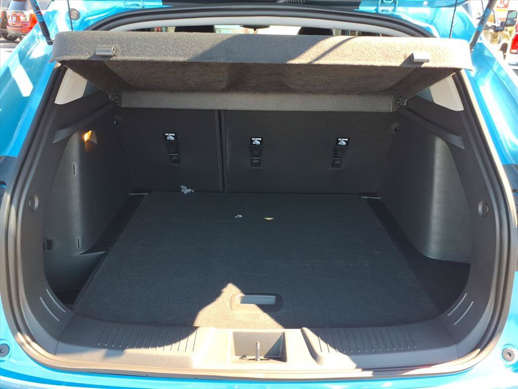New 2026 Chevrolet Trax LT w/ LT Convenience Package FWD image 15