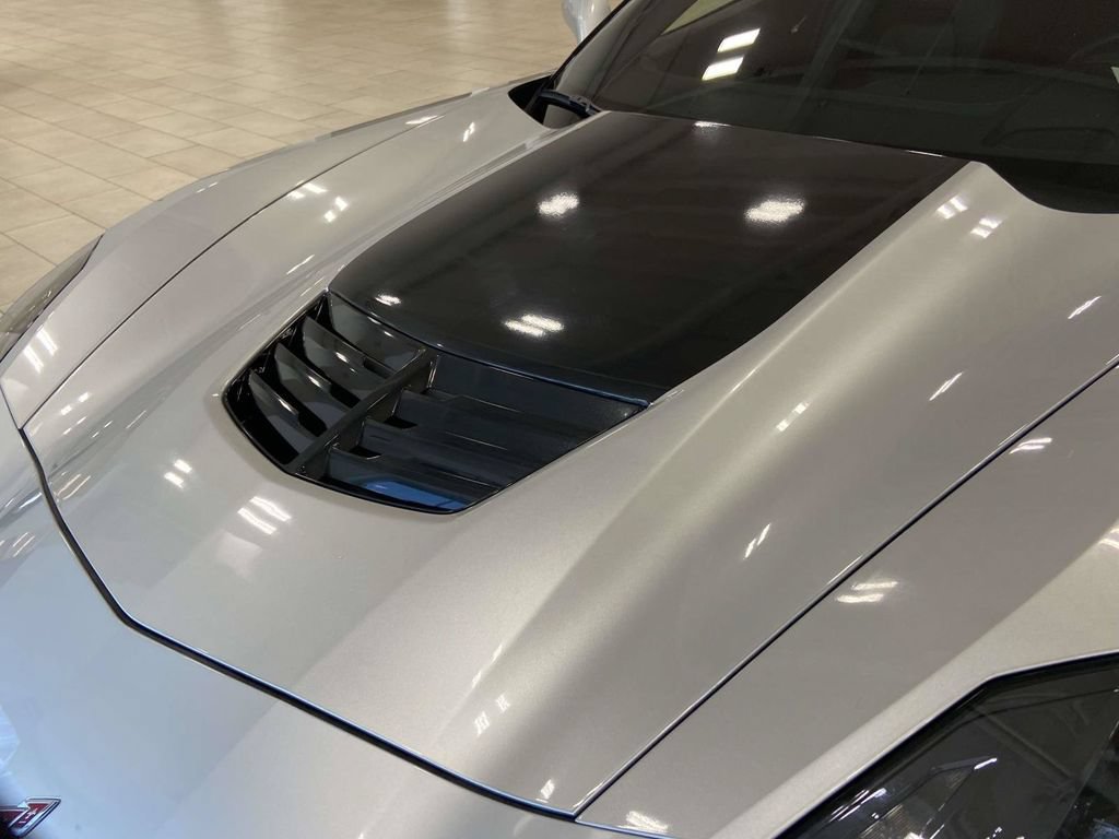 Used 2015 Chevrolet Corvette Z06 w/ 3LZ Preferred Equipment Group RWD image 9